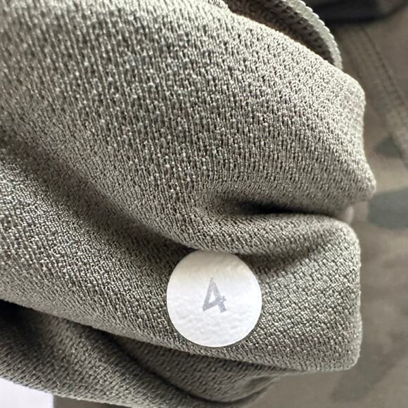 Lululemon Inspire Crop Size 4 Luxtreme Savasana Camo Fatigue Green Gym Run - Picture 7 of 8